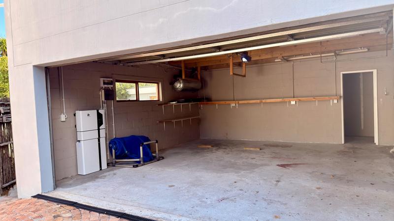 5 Bedroom Property for Sale in Kenridge Western Cape